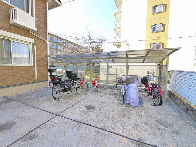 カリーノ　Ｄ棟のその他共用部分|ゆったりとした駐輪場です。