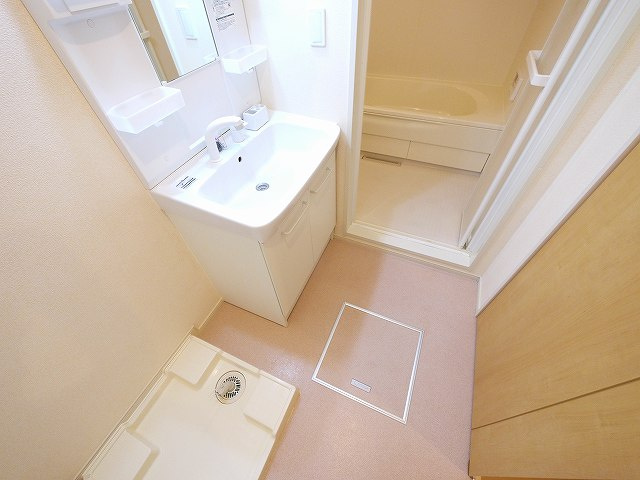 シェルマンⅢの洗面所|脱衣スペースもあります