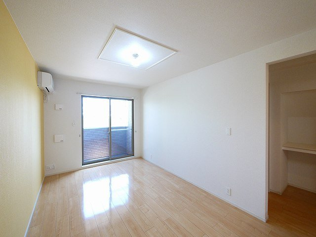 ａｉｌｅの内装|ゆったり過ごせる居間です