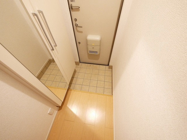 フォンテーヌ　Ｎ－Ⅴの玄関|収納もある玄関です