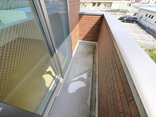 フォンテーヌ　Ｎ－Ⅴのバルコニー|外からの目が気にならないバルコニーで洗濯物が干せます