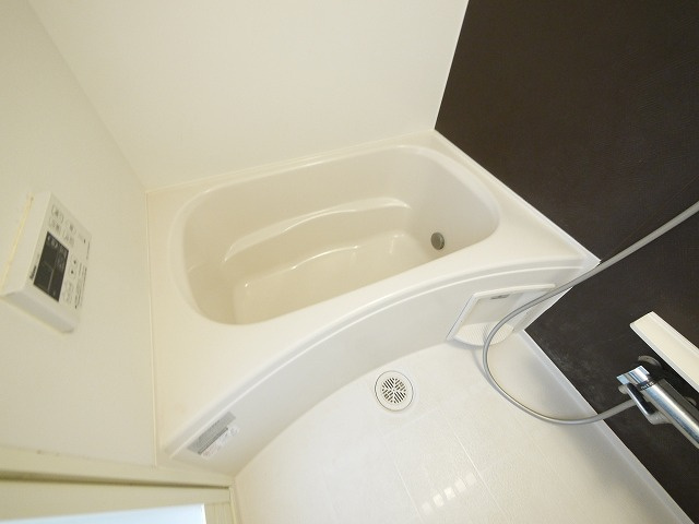 フォンテーヌ　Ｎ－Ⅴの浴室|落ち着いた空間のお風呂です