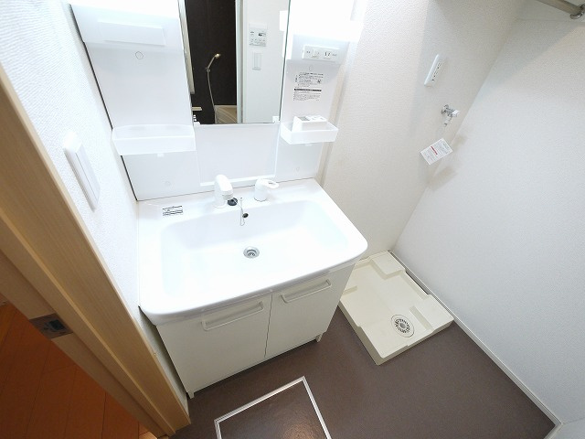 フォンテーヌ　Ｎ－Ⅴの洗面所|朝の身支度には欠かせない独立洗面化粧台