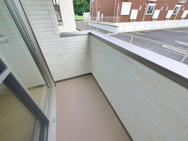 シエルブルーⅡのバルコニー|暖かな日差しのふりそそぐバルコニー