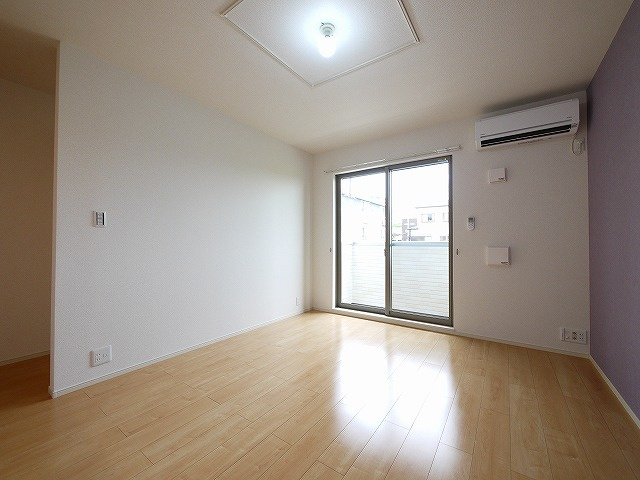 シエルブルーⅡの居間・リビング|使いやすい居間です