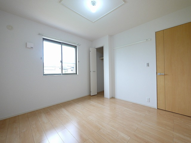 シエルブルーⅡの洋室|ゆったりした洋室です