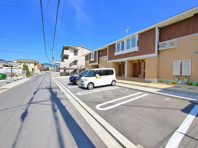 ブローテ（天理市）の駐車場|駐車スペースもあります