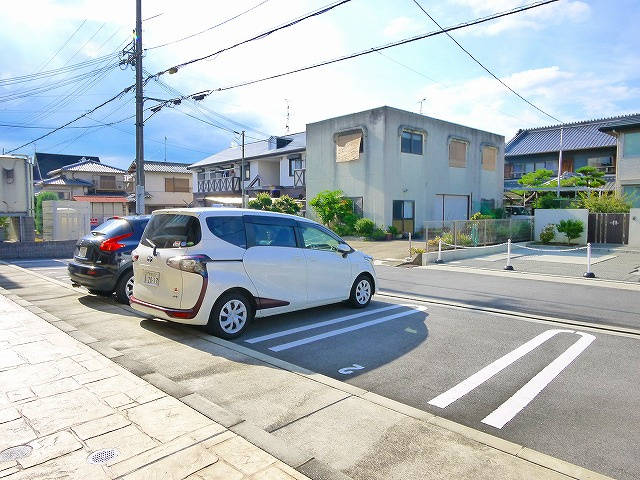 ブローテ（天理市）の駐車場|駐車スペースもあります