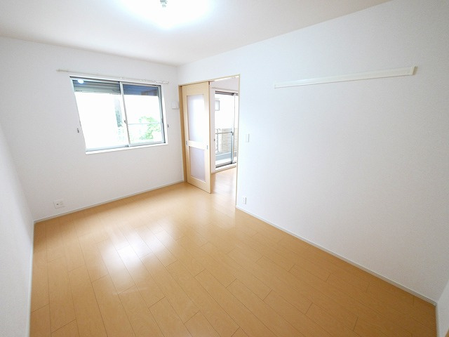 サンシャイン富堂の洋室|落ち着いた色調の洋室です