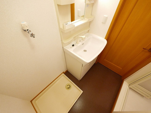 アプリコット（天理市）の洗面所|ゆったりとスペースのある洗面所