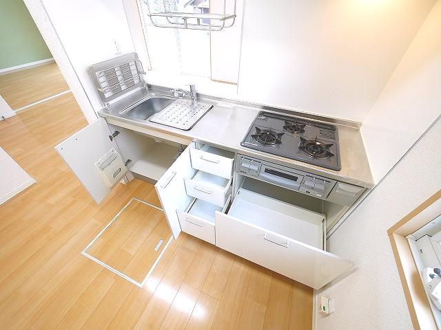 モン・ヴェールＨのキッチン|コンパクトなキッチンで掃除もラクラク