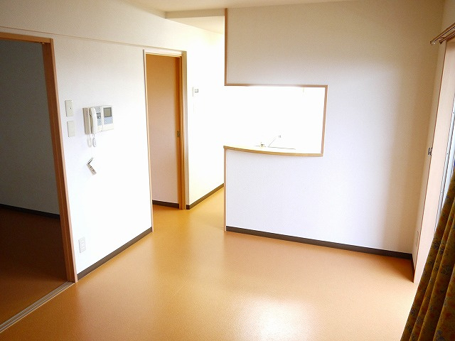 結充Immeuble　B館の居間・リビング|明るい洋室です