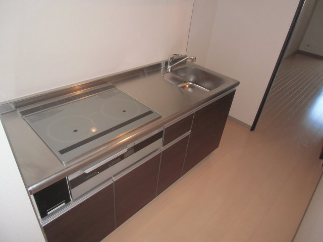 習志野市奏の杜１丁目の賃貸マンションのキッチン|２口IHコンロシステムキッチンでキッチン周りも広くお料理もらくらくです