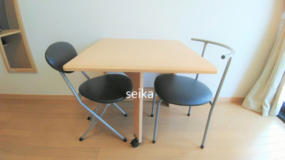 【設備】 | 穴川 | 同タイプ室内　折り畳み式テーブル・椅子