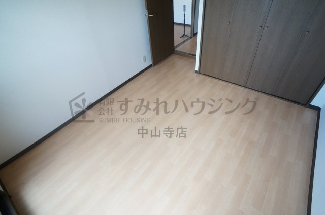 ユーロメゾン伊丹の洋室