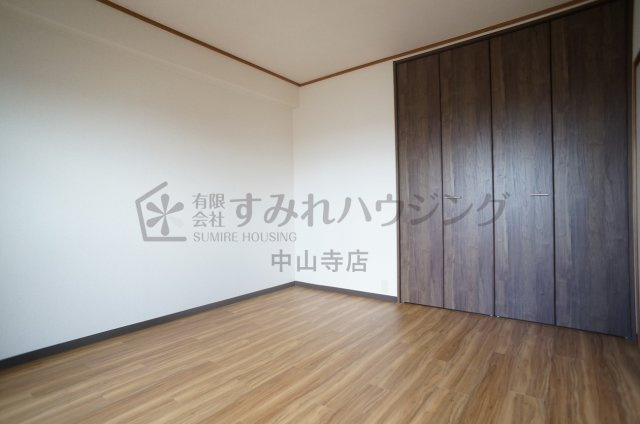 ユーロメゾン伊丹の洋室