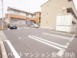 【駐車場】