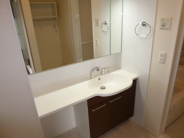 イーリオの独立洗面台|洗髪洗面化粧台