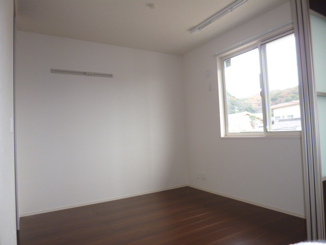 イーリオの洋室