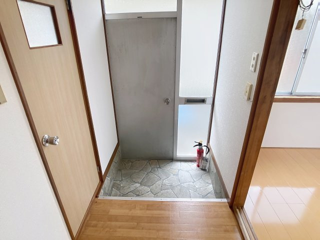 山家町1-6-27 貸家（西）の玄関
