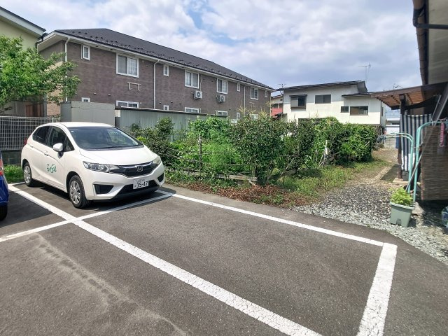 山家町1-6-27 貸家（西）の駐車場