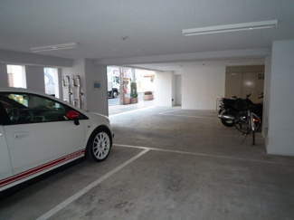 【駐車場】