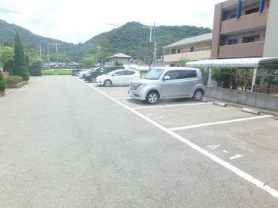 【駐車場】 | フルール・ド・スリジェ