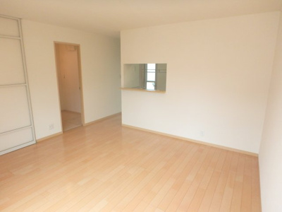 【居間・リビング】 | フルール・ド・スリジェ | 広々としたリビング