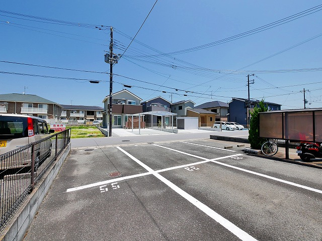 マノワール四条Ｂの駐車場