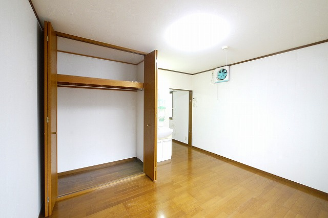 桜館の洋室|明るい洋室です