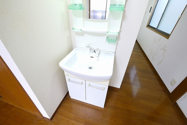 桜館の独立洗面台|朝の身支度には欠かせない独立洗面化粧台