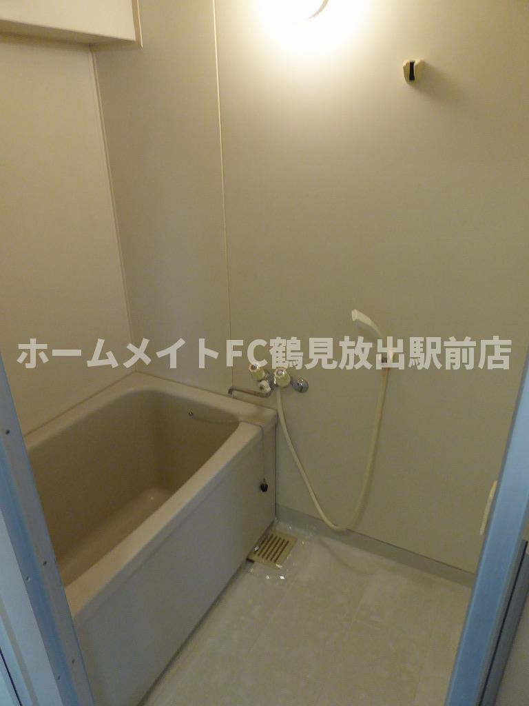 レジデンス鶴美の浴室