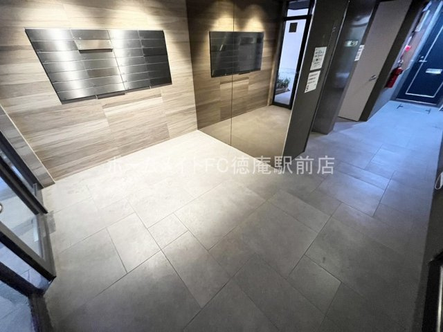 レジデンス鶴美のロビー