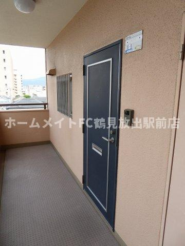 レジデンス鶴美の玄関