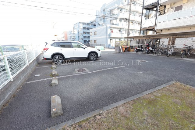 プリムローズの駐車場