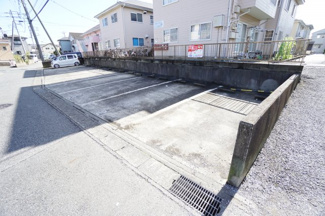 【駐車場】