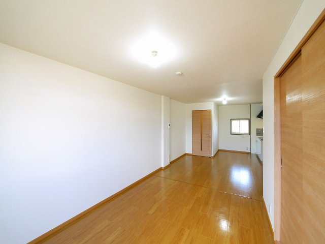 ルミエール４号館の居間・リビング|使いやすい居間です