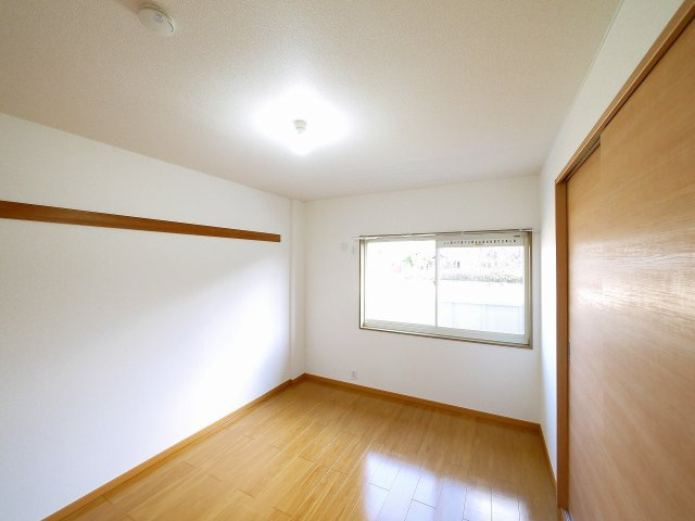 ルミエール４号館の洋室|使い勝手のいい洋室です