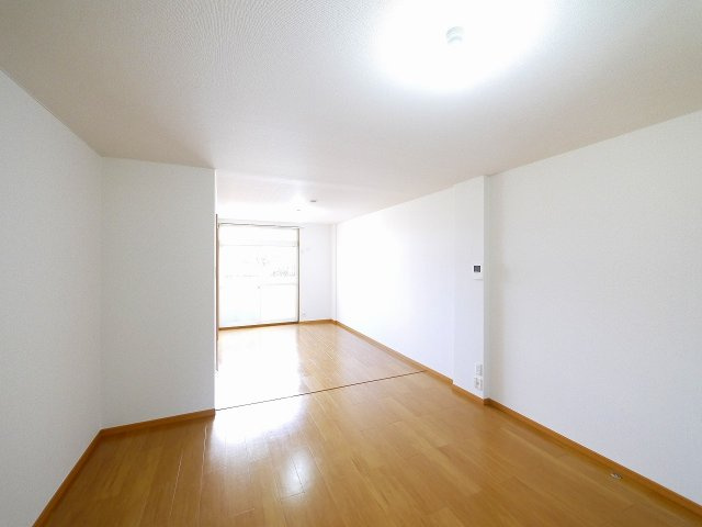 ルミエール４号館の洋室|明るい洋室です