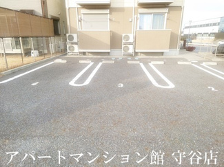 【駐車場】