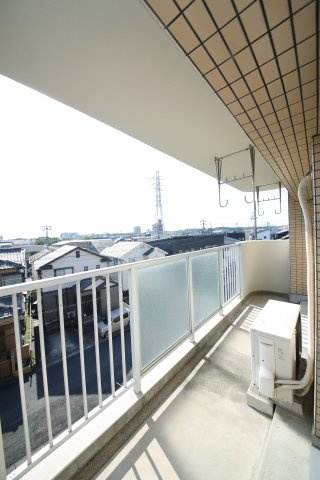 ニューパークメゾン半田のバルコニー