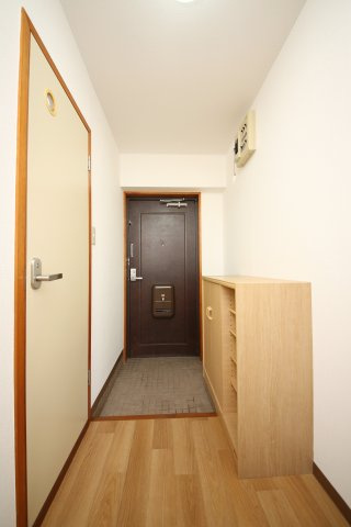 ニューパークメゾン半田の玄関