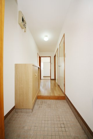 ニューパークメゾン半田の玄関