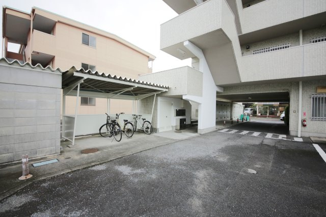 サワータウン花園の駐車場