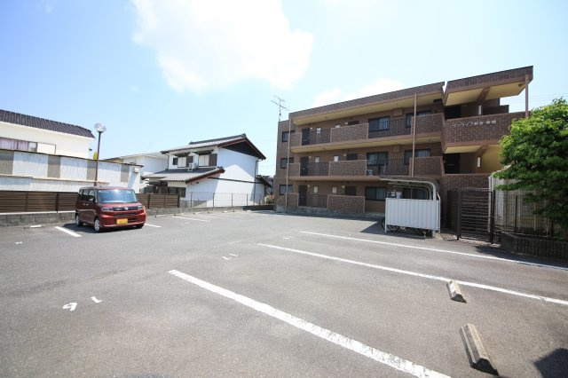 サンライフ新宮　東館の駐車場