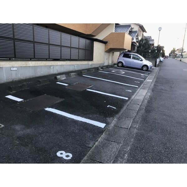 清城コーポラスの駐車場