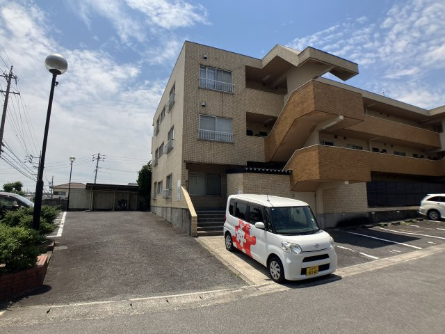 清城コーポラスの駐車場