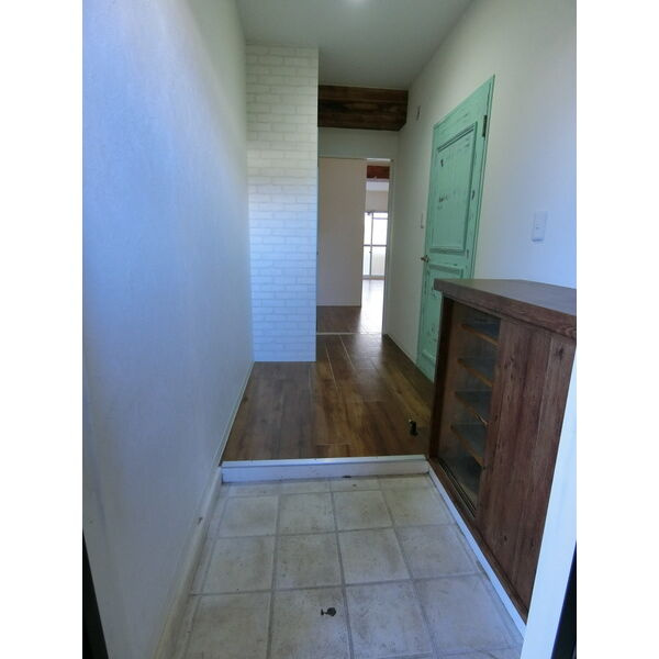 清城コーポラスの玄関