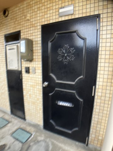 清城コーポラスの玄関