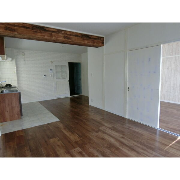 清城コーポラスの居間・リビング